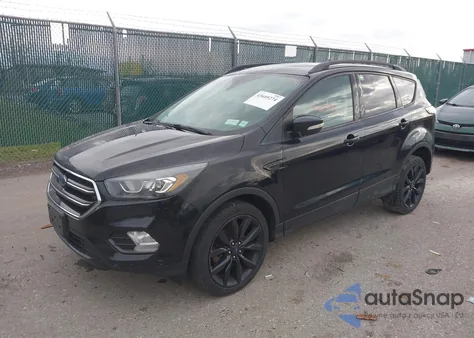 2017 Ford Escape Titanium из США, поврежденный, VIN 1FMCU9JD8HUB48386